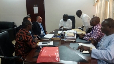 The Hungarian Ambassador to Ghana, Andras Szabo has called on the Minister for Transport